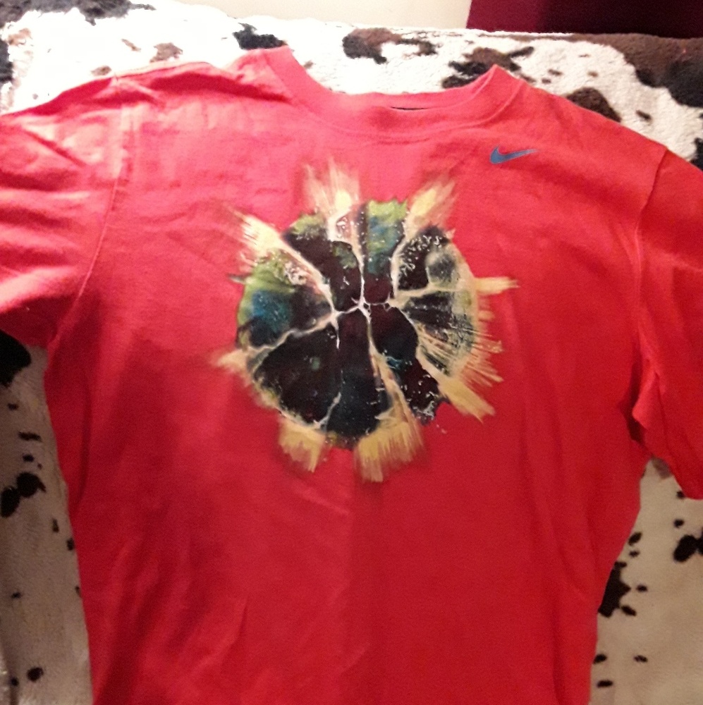 Red Nike tshirt, boys